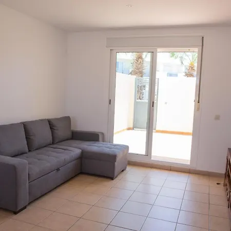 Oasis Fanabe 3 Bedrooms 아파트 *